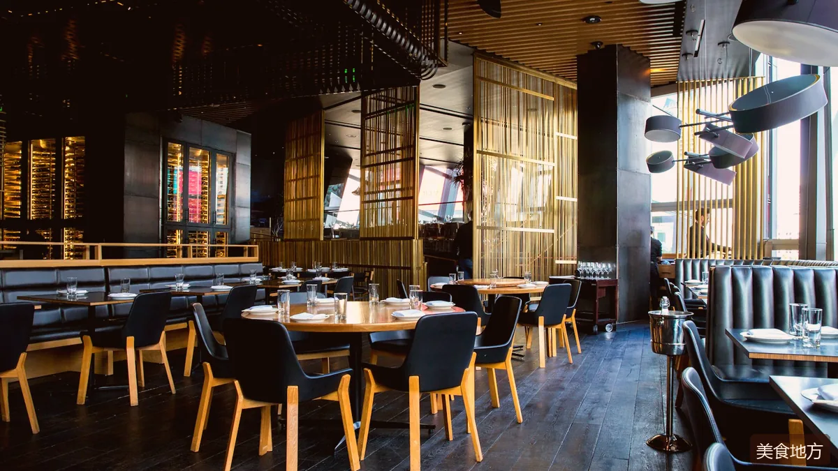 南京烤鸭与板鸭:卤香里的三种鸭馔